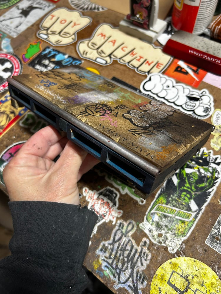 WhytMykConcrete Fingerboard Ramp - Pallet Pad