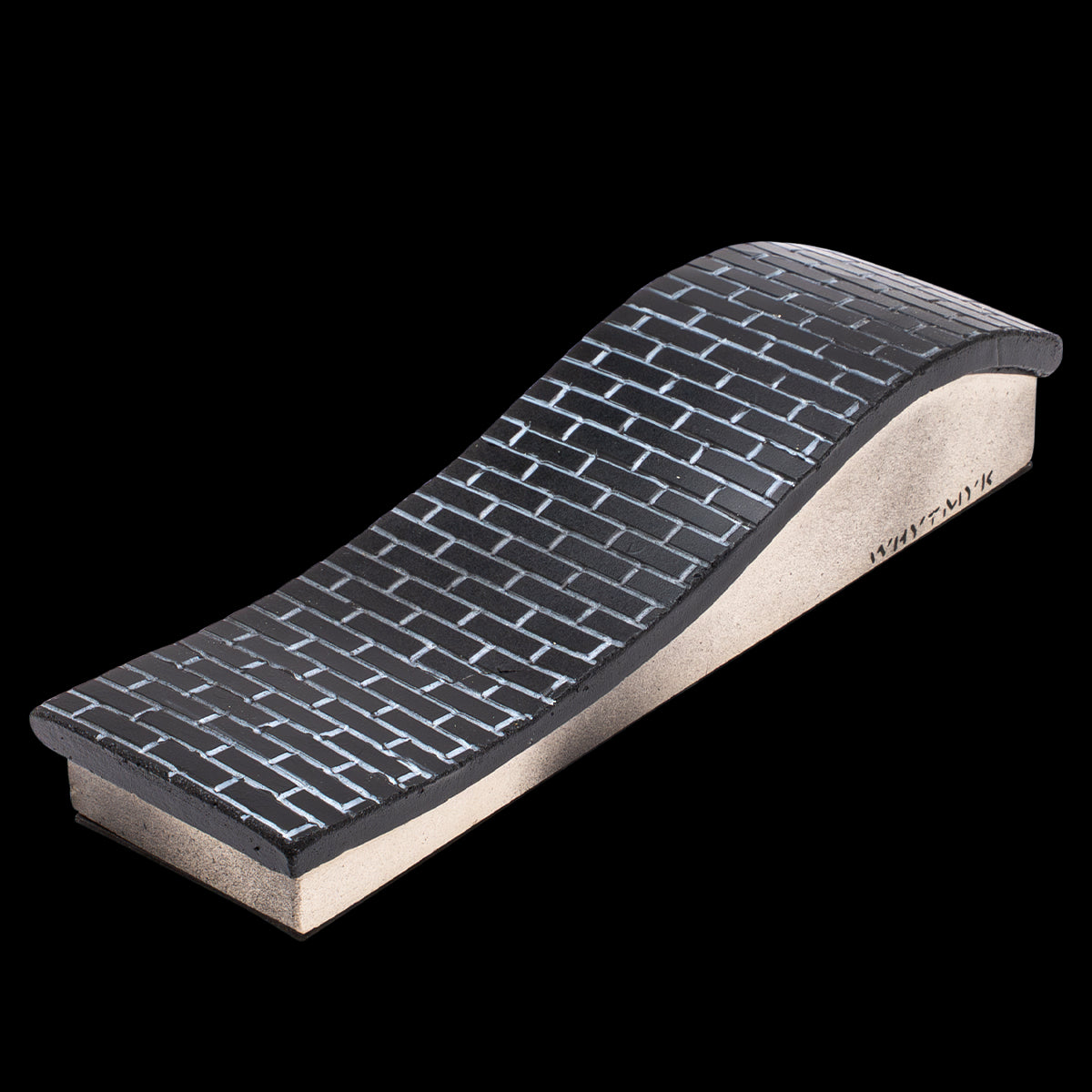 WhytMykConcrete Fingerboard Ramp - Mellow Wave Ledge